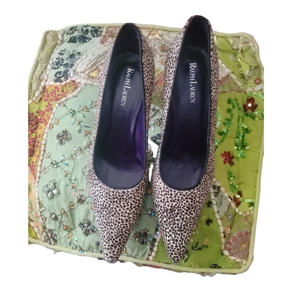Ralph Lauren Vintage Collection Kitten Heel Pump Made in Italy Size 8 - Picture 2 of 5